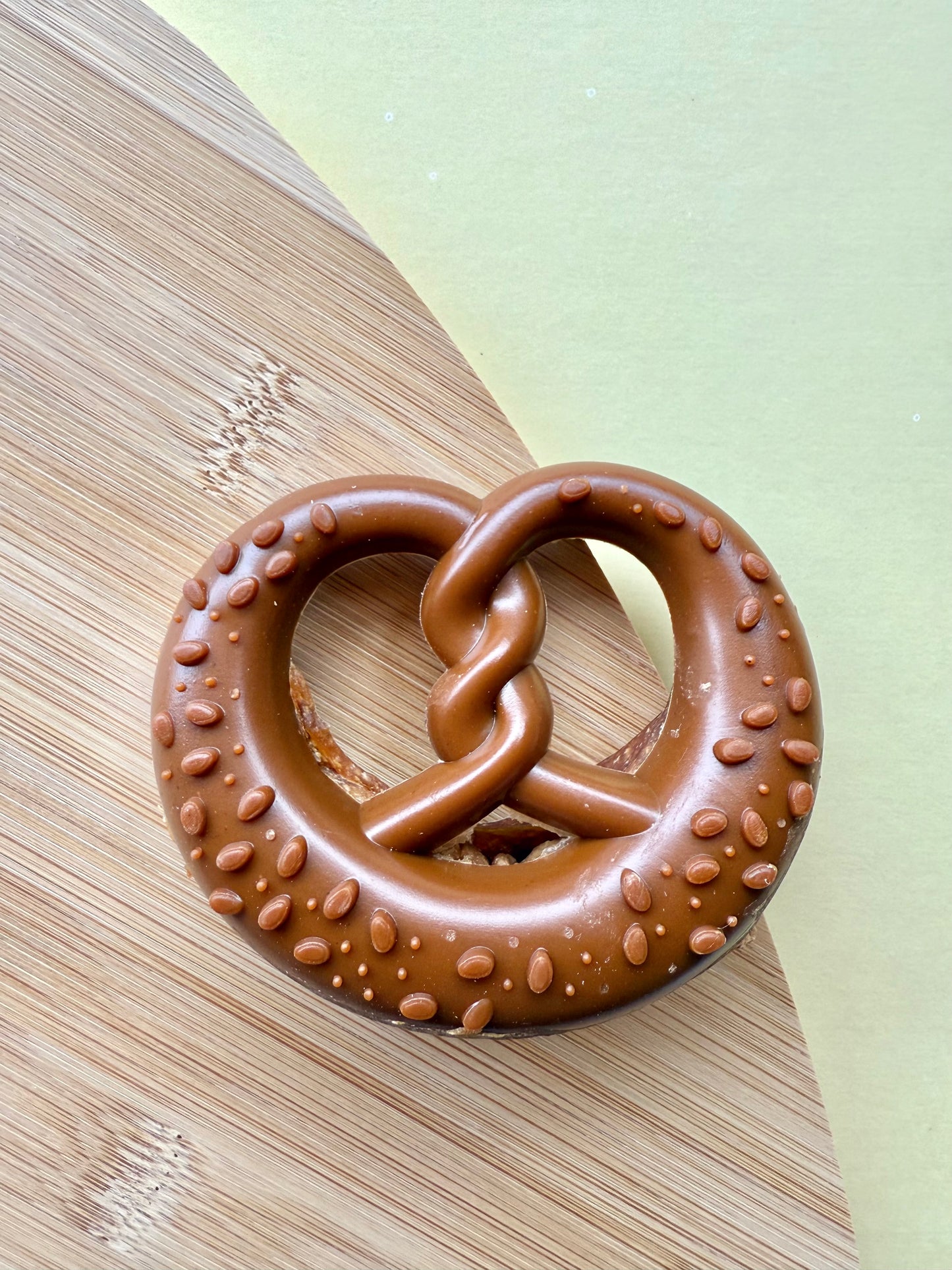 Gourmet Chicken Bretzel Dog Treat - Tail and Tropic