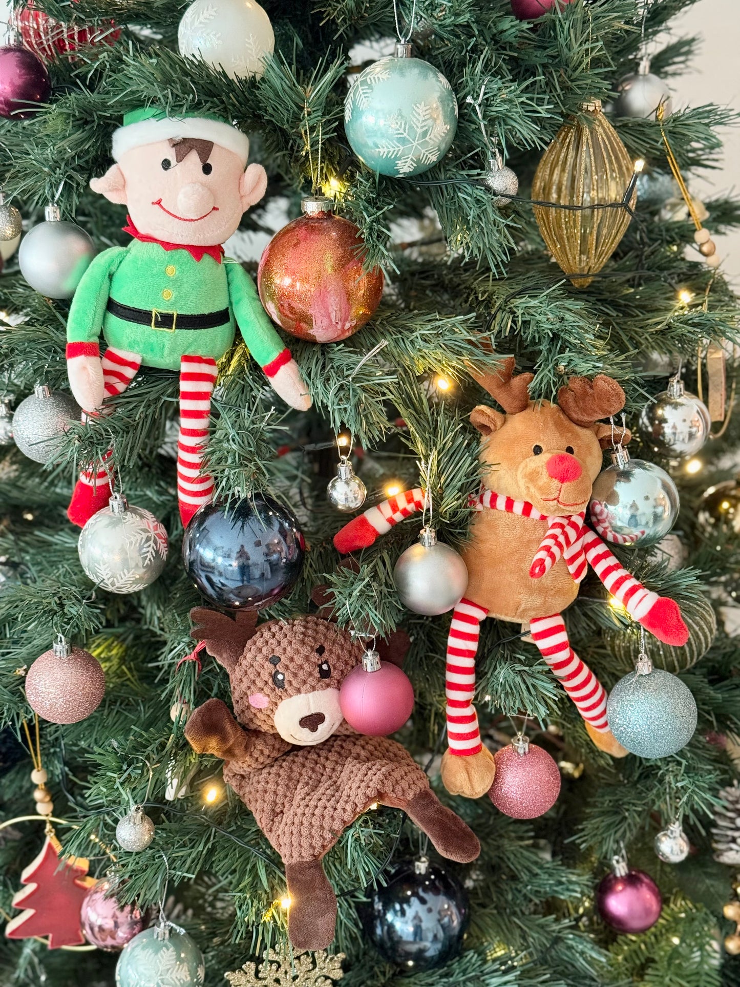 XMAS Happy Reindeer Plush – 30 cm - Tail and Tropic