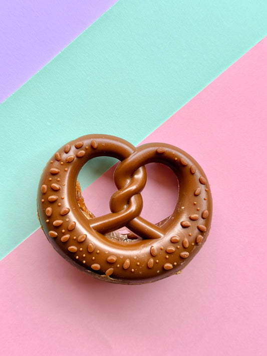 Gourmet Chicken Bretzel Dog Treat - Tail and Tropic